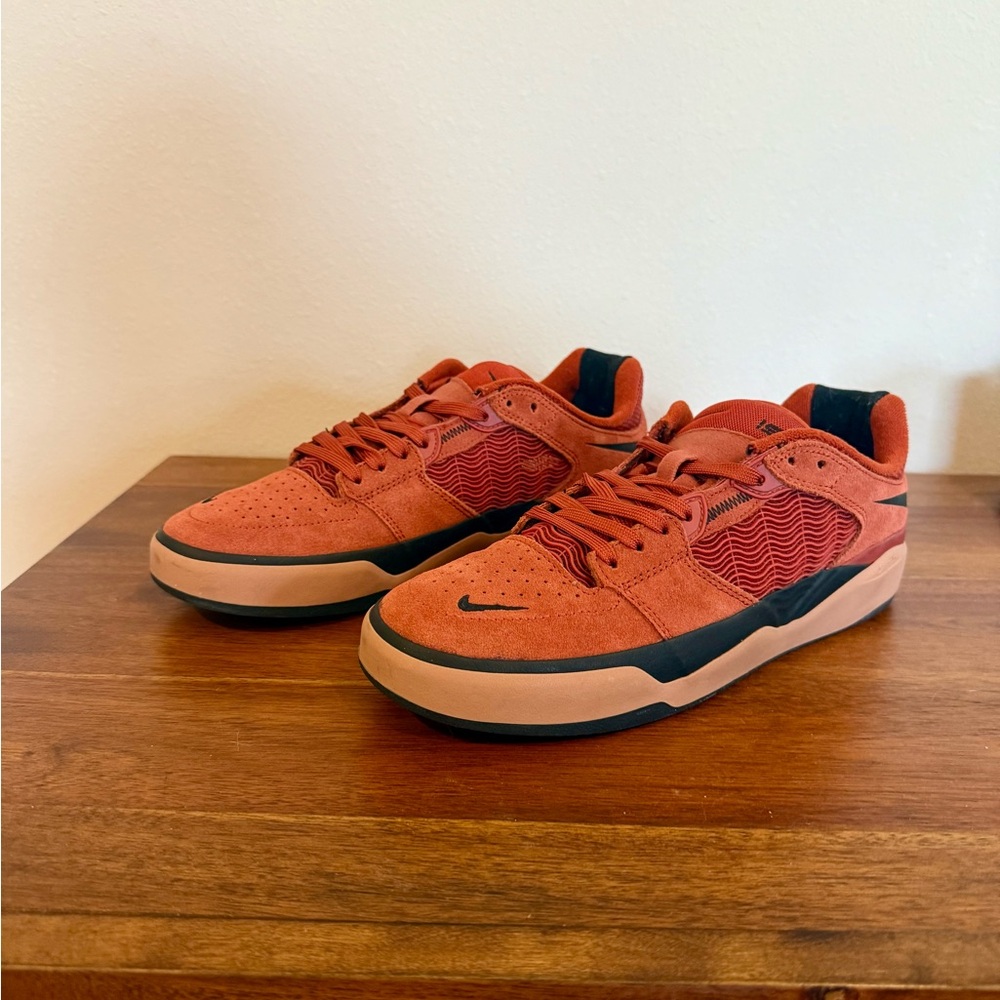 EUC Nike SB Ishod Wair Mids